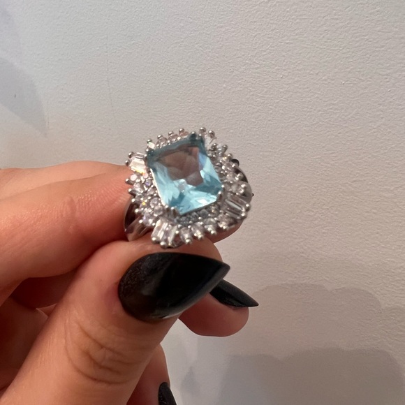 Unique ring - Picture 2 of 5